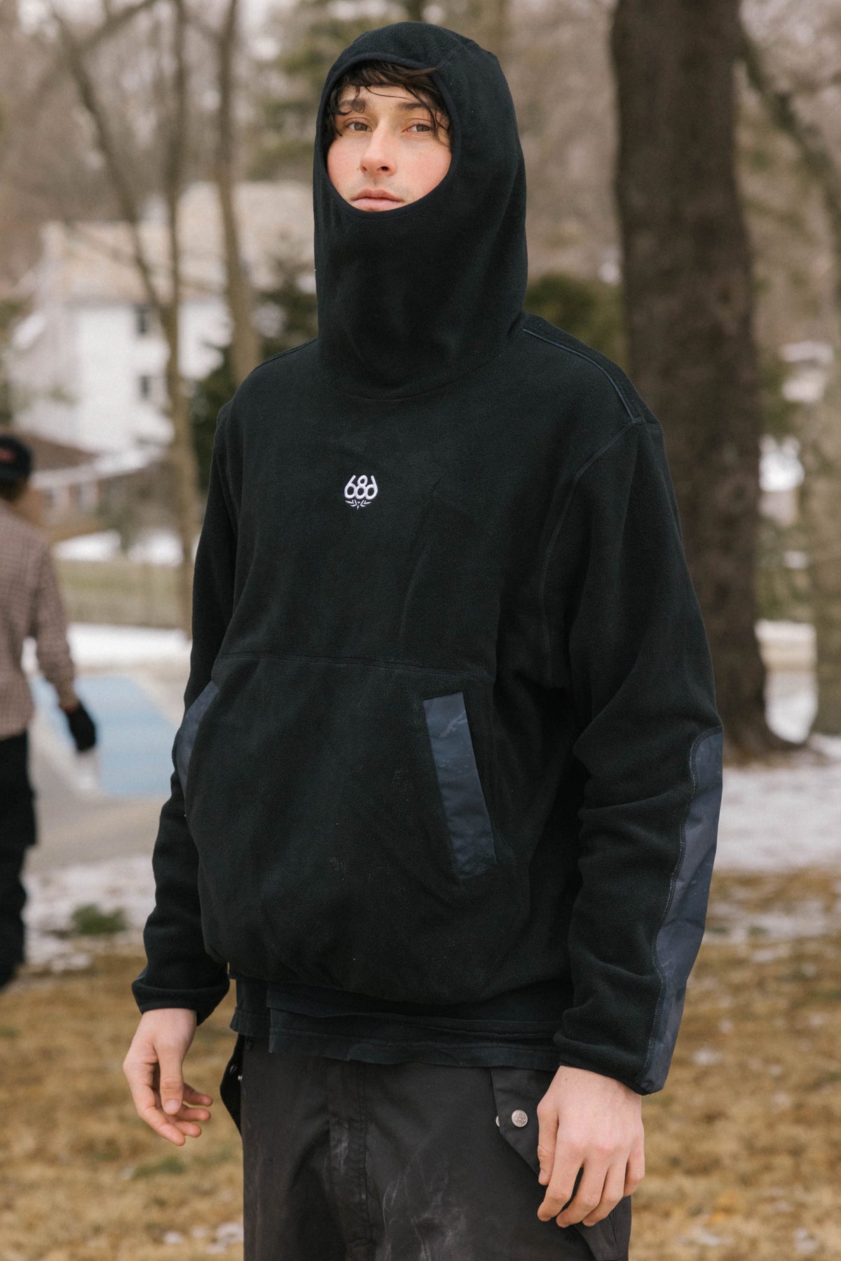 686 Hoodie de Polar Clava: El Outerwear Urbano que Revoluciona la Pre-Temporada 2024