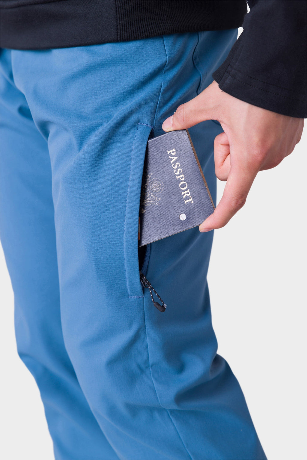 With the 686 Everywhere® Merino-Lined Pant - Slim Fit from 686, you can keep your passport secure in your pocket and protected from cold and damp conditions.