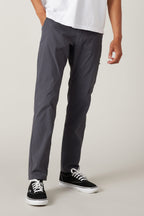 686 Pantalón Chino Featherlight Everywhere® para Hombre - Corte Slim
