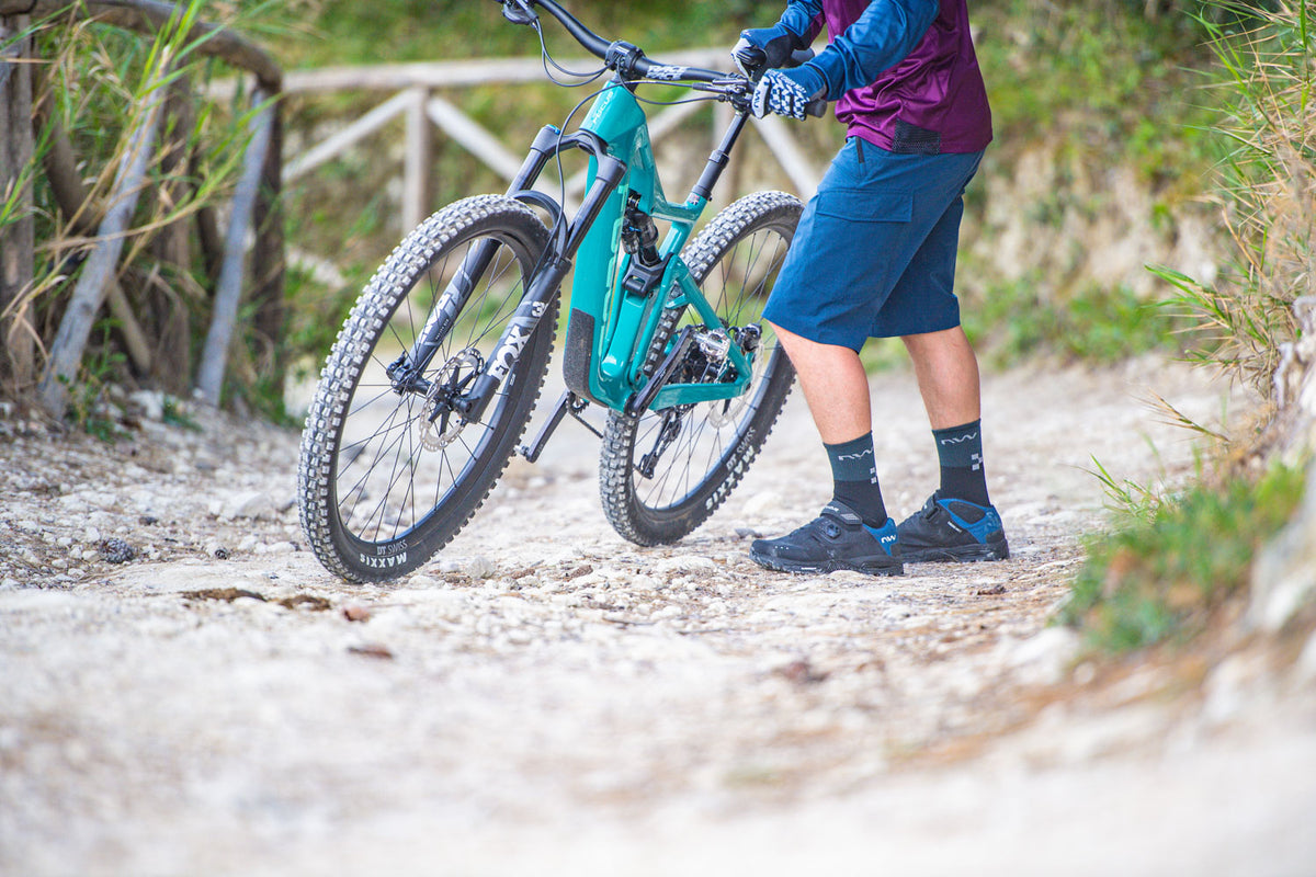 ENDURO MID 2 - BLACK/DEEP BLUE